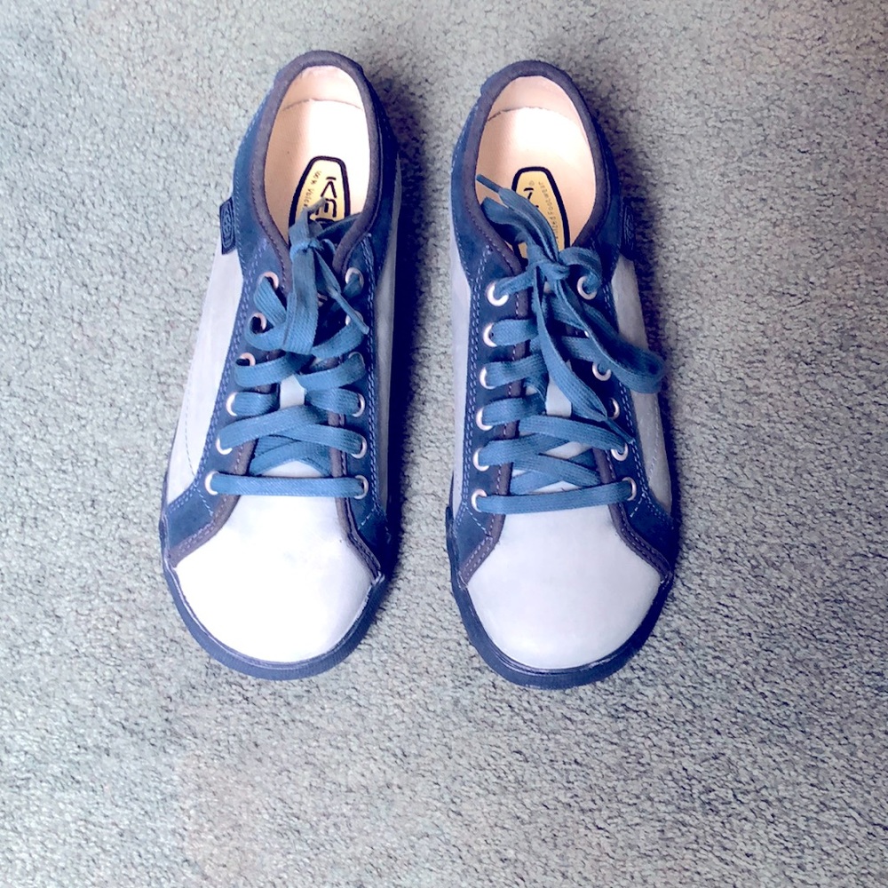 Two-tone retro sneakers